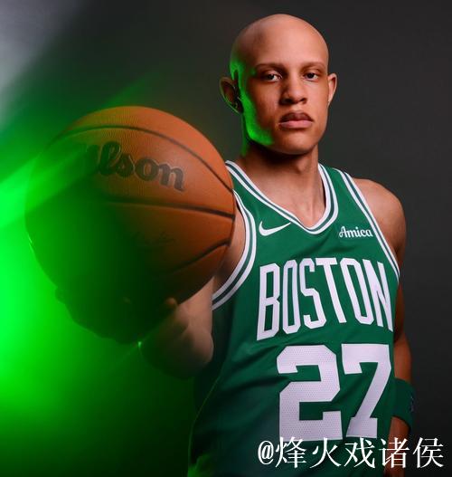 新一代无眉大侠，乔丹沃尔什从脱发患者到为他人撑伞！