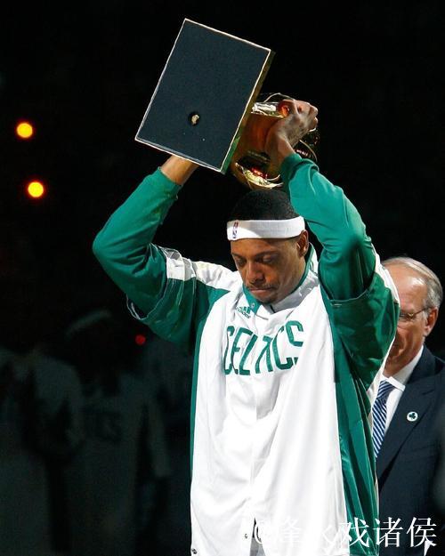 NBA新赛季拉开帷幕 凯尔特人悬挂第18座总冠军旗帜 NBA新赛季拉开帷幕 凯尔特人悬挂第18座总冠军旗帜